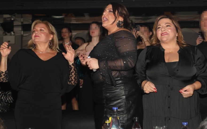 Δανάη Μπάρκα: Με τη Βίκυ Σταυροπούλου και τη Μαρία Καβογιάννη στα μπουζούκια - Δείτε φωτογραφίες