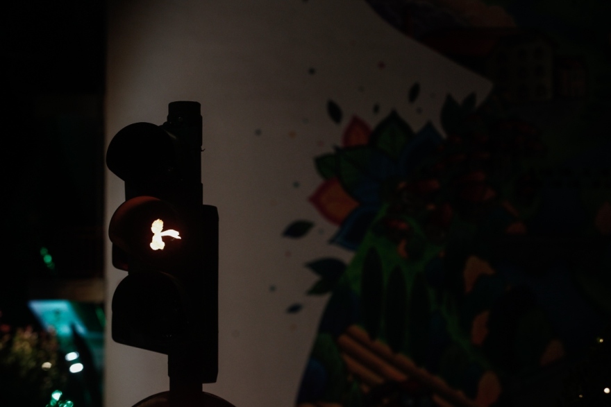 Τρίκαλα: Τα φανάρια «ντύθηκαν» για τα Χριστούγεννα, ο Σταμάτης... έγινε Άγιος Βασίλης - Δείτε φωτογραφίες