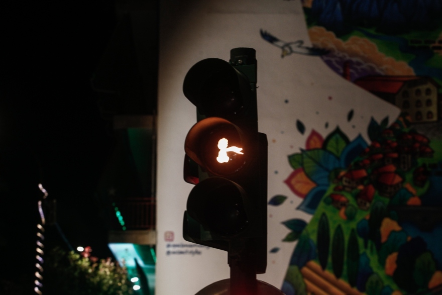 Τρίκαλα: Τα φανάρια «ντύθηκαν» για τα Χριστούγεννα, ο Σταμάτης... έγινε Άγιος Βασίλης - Δείτε φωτογραφίες