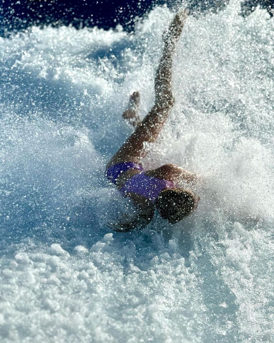 Ιβάνκα Τραμπ: Πλήρωσε με τούμπα το σέρφ σε πισίνα