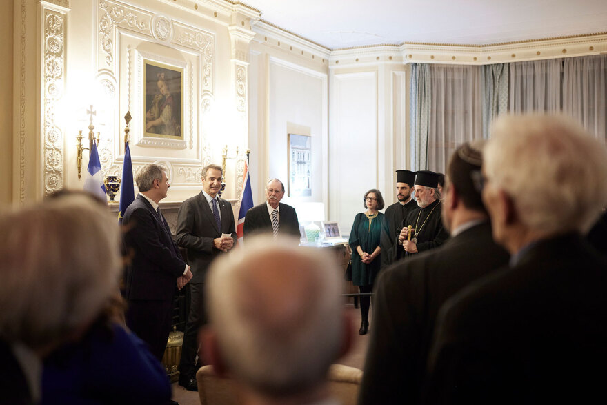 Το σχόλιο Μητσοτάκη από το Λονδίνο για τη Μέση Ανατολή με στίχους του Σεφέρη