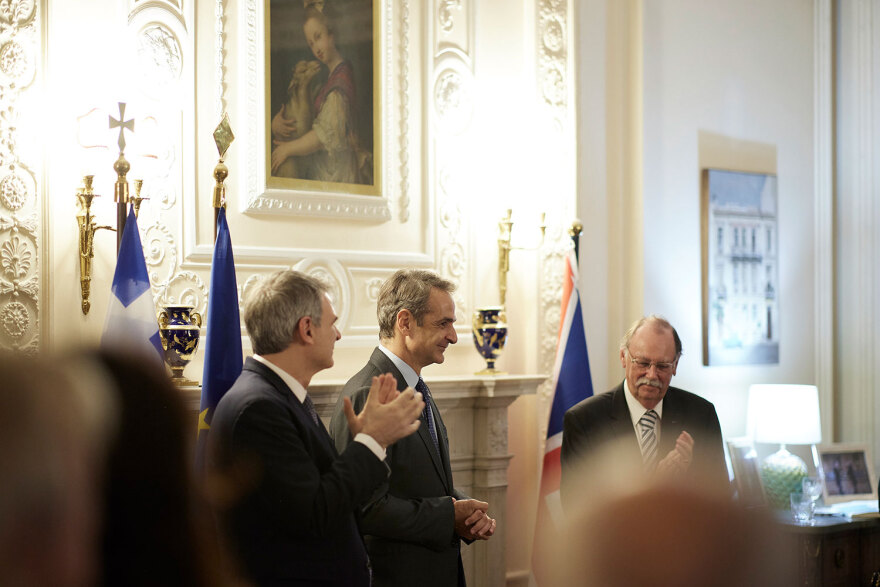 Το σχόλιο Μητσοτάκη από το Λονδίνο για τη Μέση Ανατολή με στίχους του Σεφέρη