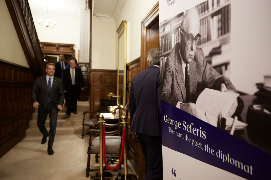 Το σχόλιο Μητσοτάκη από το Λονδίνο για τη Μέση Ανατολή με στίχους του Σεφέρη