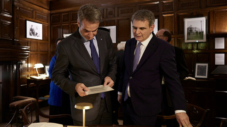 Το σχόλιο Μητσοτάκη από το Λονδίνο για τη Μέση Ανατολή με στίχους του Σεφέρη