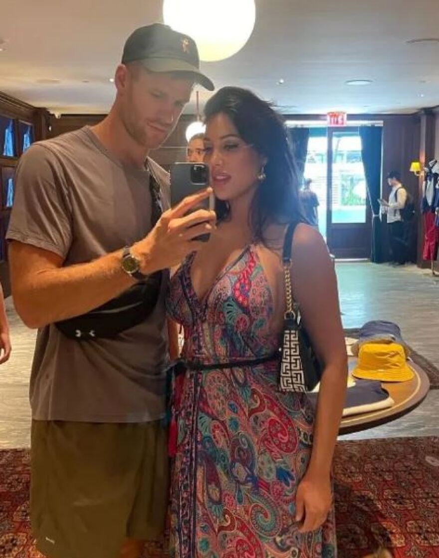 Ολυμπιακός - «Πασαρέλα» στο ΣΕΦ: Οι σύντροφοι των Πετρούσεφ, Μήτρου Λονγκ, Γουόκαπ και ΜακΚίσικ στρέφουν τα βλέμματα στις εξέδρες