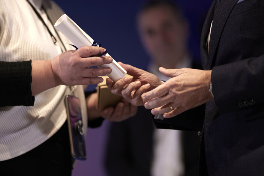 Ο Μητσοτάκης στην αποφοίτηση 39 μελών του ΟΚΑΝΑ: Η ζωή είναι πολύ ωραία για να χάνεται σε κυκεώνα εξαρτήσεων