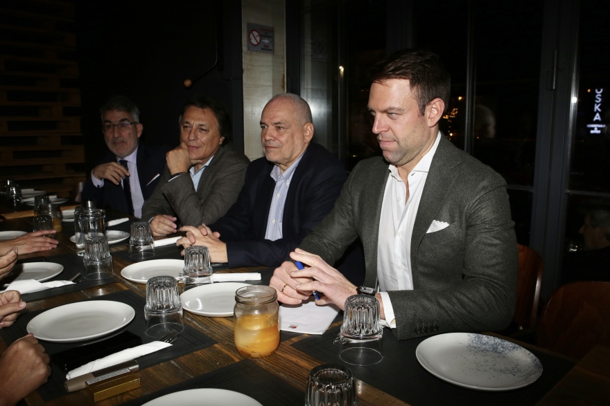 ΣΥΡΙΖΑ: Δείπνο Κασσελάκη στους βουλευτές μετά την Πολιτική Γραμματεία - Δείτε βίντεο και φωτογραφίες