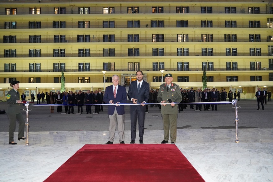 Μνημείο των Αθανάτων του Έθνους: Άναψε η φλόγα για 121.692 πεσόντες στα πεδία των μαχών - Δείτε φωτογραφίες