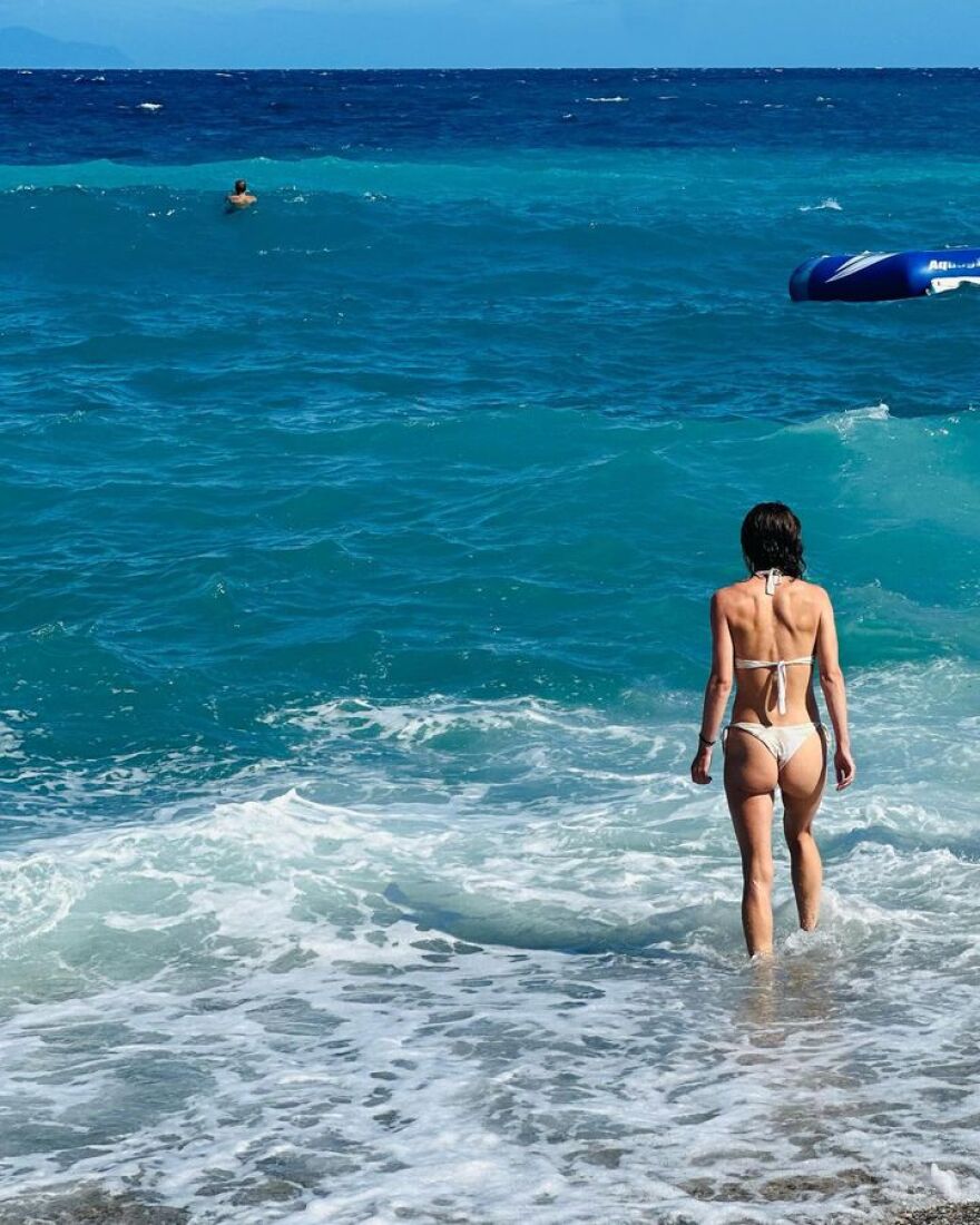 Η Σάνα Μαρίν μοιράζεται στο Instagram ξέγνοιαστες και... σέξι στιγμές από πρόσφατα ταξίδια της