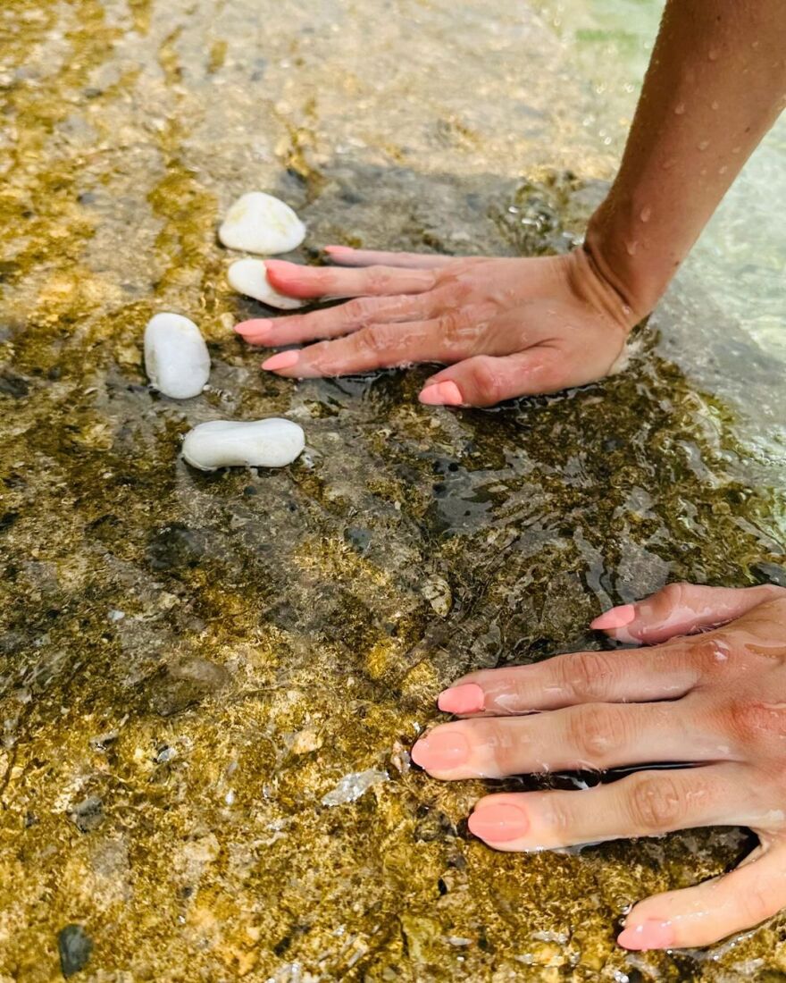 Η Σάνα Μαρίν μοιράζεται στο Instagram ξέγνοιαστες και... σέξι στιγμές από πρόσφατα ταξίδια της