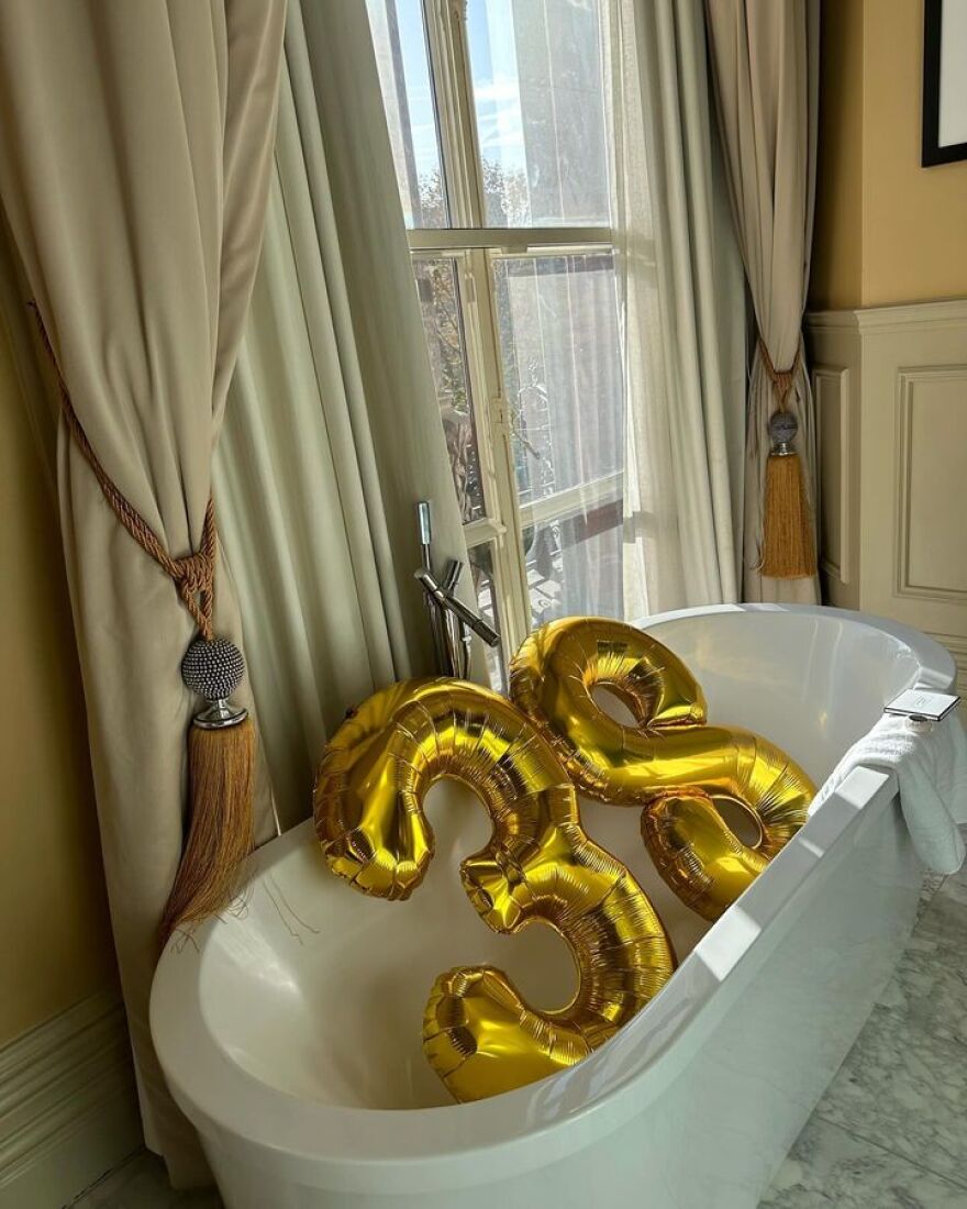 Η Σάνα Μαρίν μοιράζεται στο Instagram ξέγνοιαστες και... σέξι στιγμές από πρόσφατα ταξίδια της