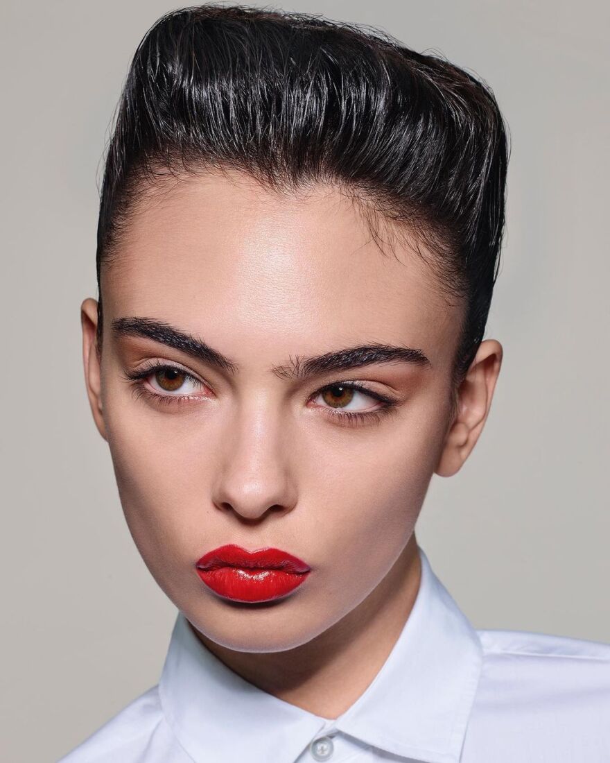 Ντέβα Κασέλ: Η 19χρονη κόρη της Μόνικα Μπελούτσι και του Βενσάν Κασέλ ποζάρει για περιοδικό