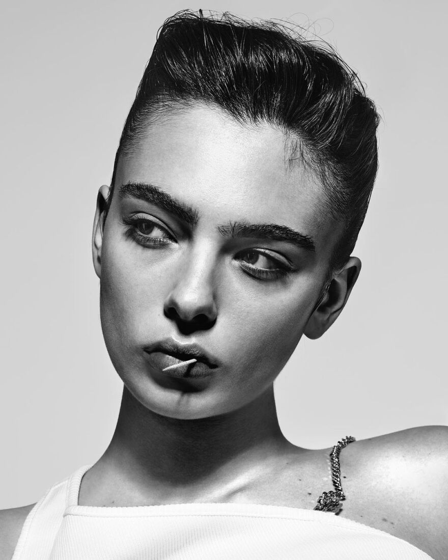 Ντέβα Κασέλ: Η 19χρονη κόρη της Μόνικα Μπελούτσι και του Βενσάν Κασέλ ποζάρει για περιοδικό