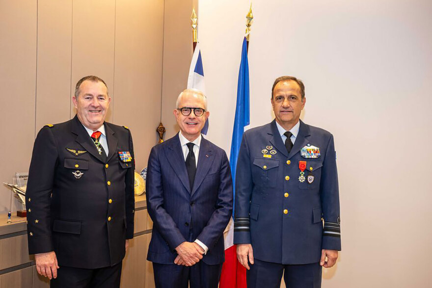 Τιμήθηκε με το μετάλλιο της Λεγεώνας της Τιμής στο Παρίσι ο αρχηγός ΓΕΑ Θεμιστοκλής Μπουρολιάς