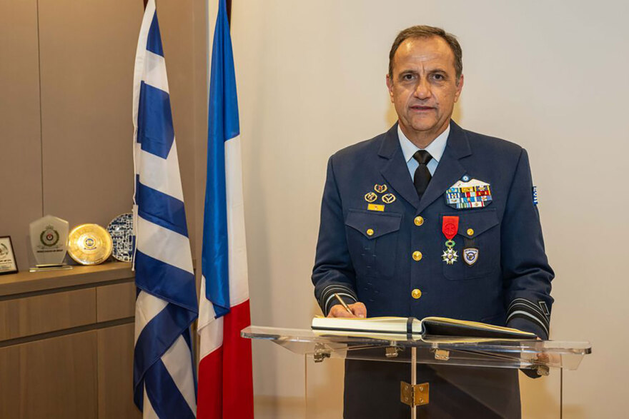 Τιμήθηκε με το μετάλλιο της Λεγεώνας της Τιμής στο Παρίσι ο αρχηγός ΓΕΑ Θεμιστοκλής Μπουρολιάς