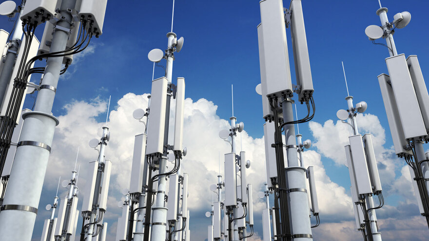 Κινητά τηλέφωνα: Τελικά έχουν επιβλαβή ακτινοβολία ή όχι; - Οι μελέτες που τα συνδέουν με τον καρκίνο