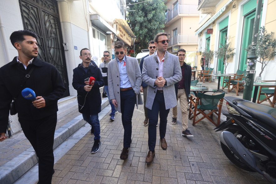 Στέφανος Κασσελάκης: Με τον Τάιλερ στον Σύλλογο Οροθετικών για την παγκόσμια ημέρα κατά του AIDS - Δείτε φωτογραφίες