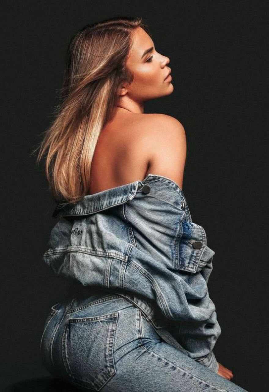 Από το Ντάλας στο Λος Άντζελες για χάρη του Λούκα - Η εντυπωσιακή σύντροφος του Ντόντσιτς που τον στηρίζει σε κάθε του βήμα