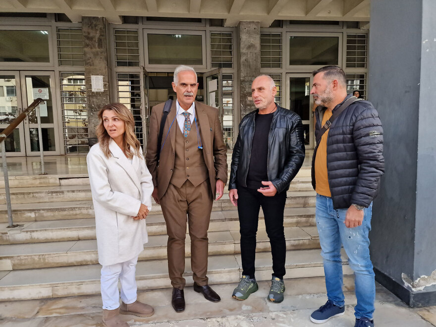 Θεσσαλονίκη: «Η Εμμανουέλα δικαιώθηκε, ο δολοφόνος καταδικάστηκε» είπε η μητέρα της μετά την απόφαση του δικαστηρίου