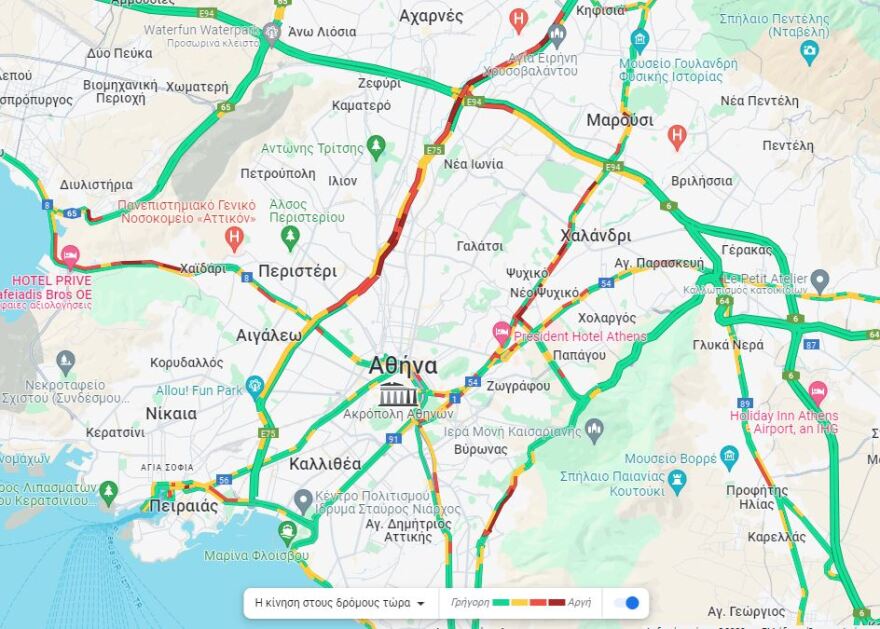 Κίνηση στους δρόμους: Πού έχει μποτιλιάρισμα τώρα - Ντελαπάρισε τρέιλερ με ξύλα στο ύψος του Περιστερίου