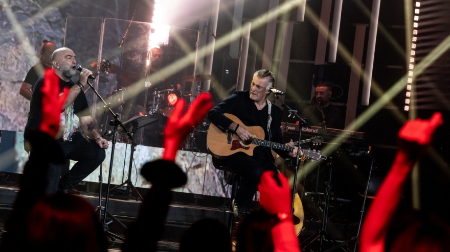 Σπίτι με το MEGA: Οι «Πυξ Λαξ» προσκαλούν το κοινό σε ένα μουσικό ταξίδι αναλλοίωτο στον χρόνο