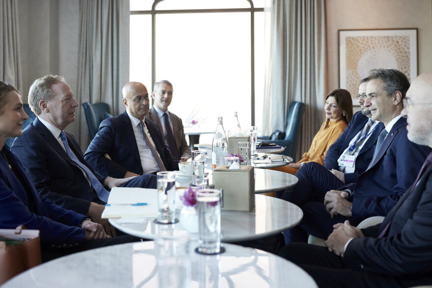 Κυριάκος Μητσοτάκης: Συναντήθηκε με τον Πρόεδρο της Microsoft, Μπραντ Σμιθ στο Ντουμπάι