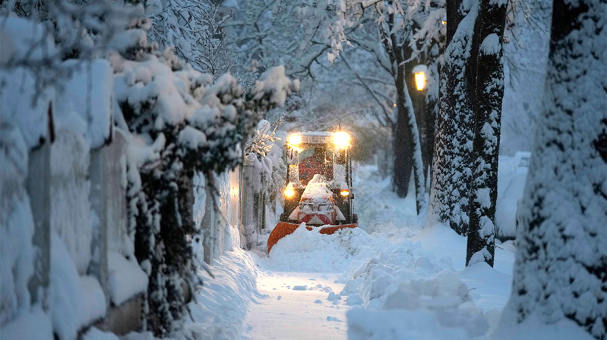 Γερμανία: Η σφοδρή χιονόπτωση προκαλεί χάος και πολικές θερμοκρασίες στα νότια της χώρας – Δείτε βίντεο