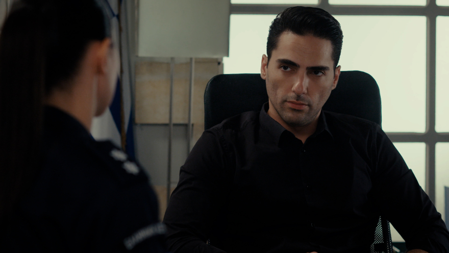 Η Γη της Ελιάς: Ο Κουράκος λέει στον Ορέστη όλη την αλήθεια για τη σχέση του με τη Δήμητρα