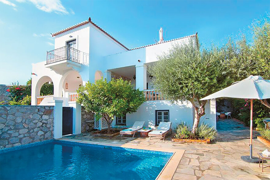 Στα δικαστήρια ο εμφύλιος: Mαλλιά-κουβάρια μάνα και κόρη στην οικογένεια Μολοκότου