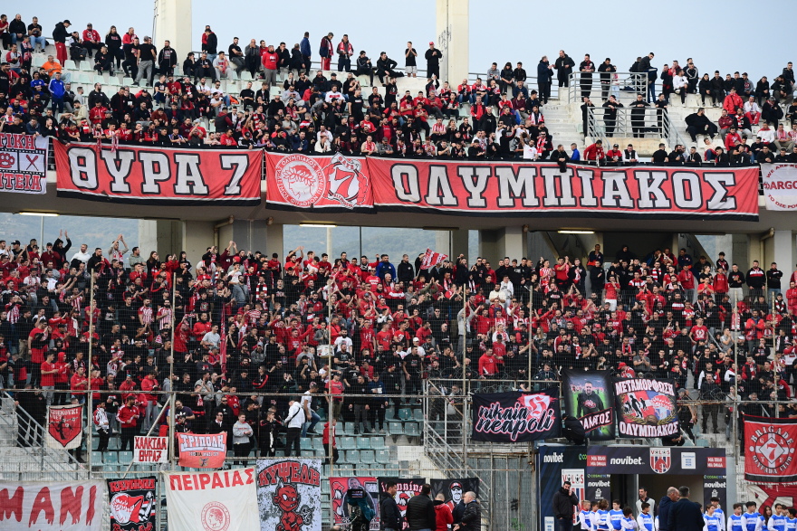 Ολυμπιακός: «Κατάληψη» από 7.000 οπαδούς του στο Πανθεσσαλικό του Βόλου - Φωτογραφίες 
