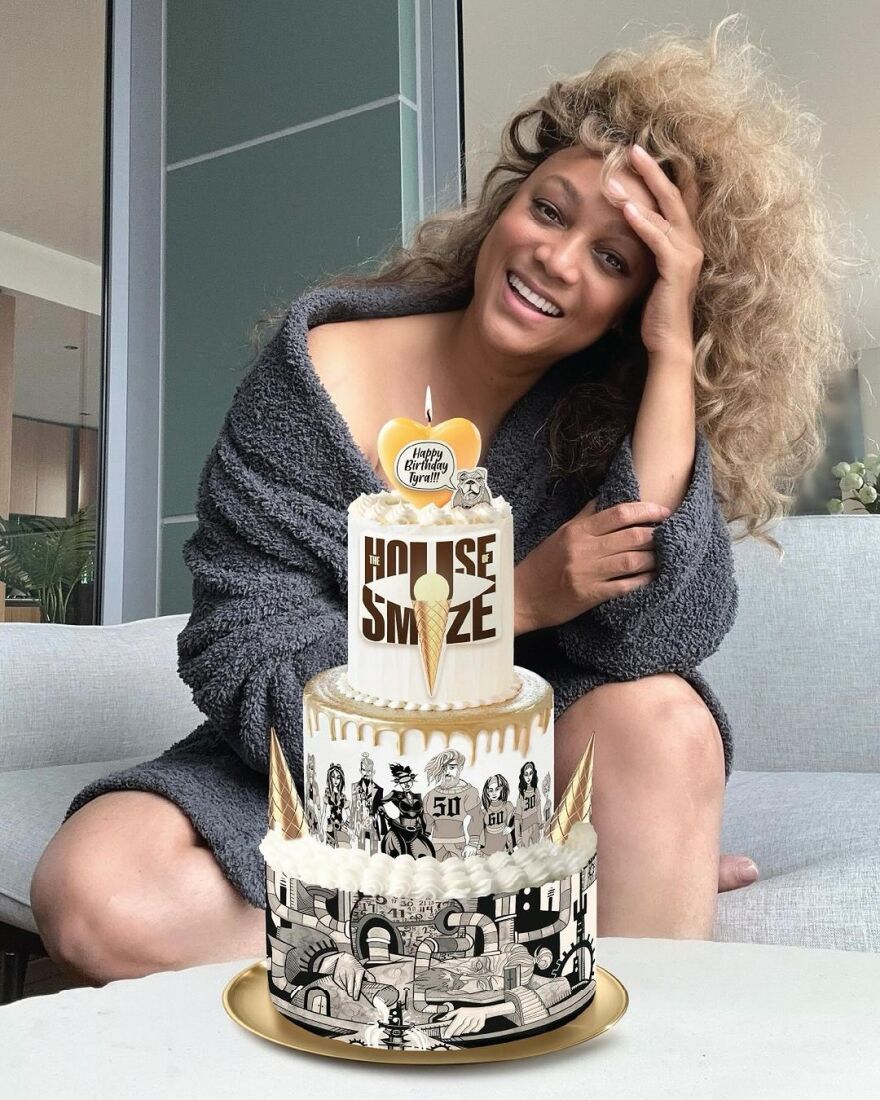 Τάιρα Μπανκς: Έκλεισε τα 50 και τα γιορτάζει με μπουρνούζι