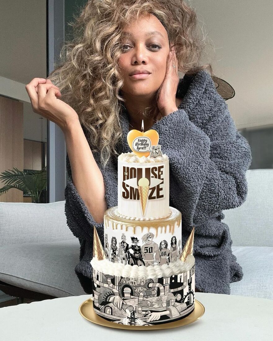 Τάιρα Μπανκς: Έκλεισε τα 50 και τα γιορτάζει με μπουρνούζι