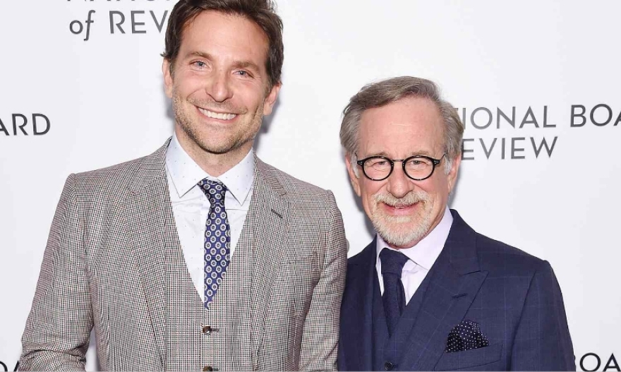 Μπράντλεϊ Κούπερ: Πώς πήρε τη σκηνοθεσία του «Μαέστρου» από τα χέρια του Σπίλμπεργκ και του Σκορσέζε