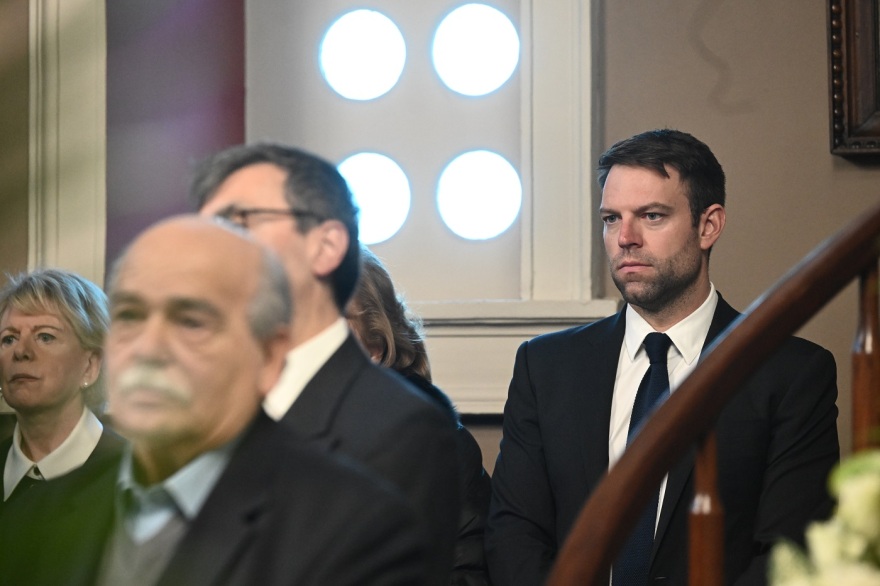 Βασίλης Βασιλικός: Συγκίνηση στο τελευταίο αντίο του σπουδαίου συγγραφέα  - Δείτε φωτογραφίες