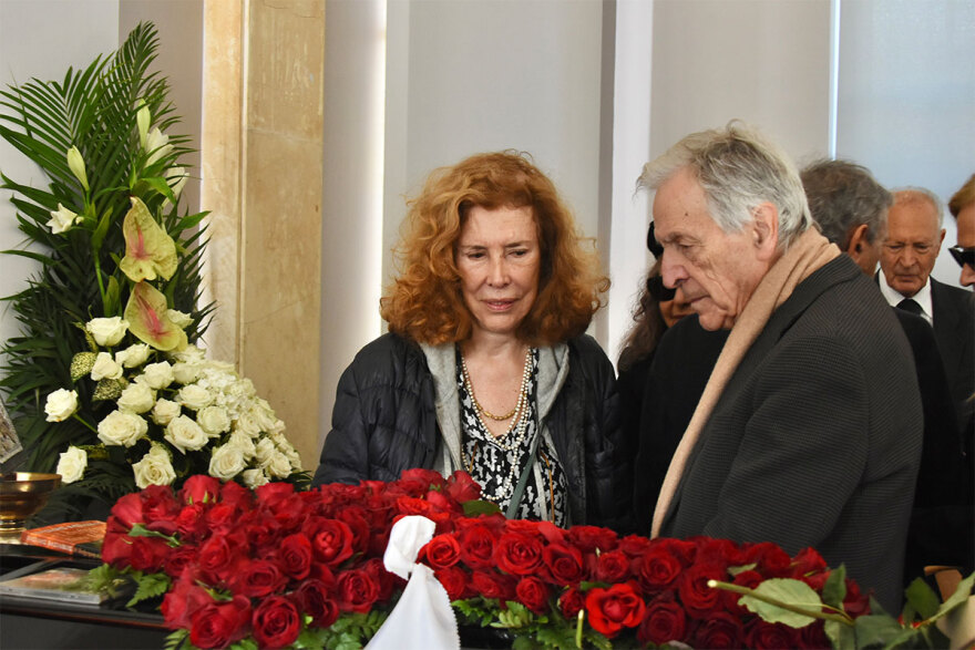 Βασίλης Βασιλικός: Συγκίνηση στο τελευταίο αντίο του σπουδαίου συγγραφέα  - Δείτε φωτογραφίες