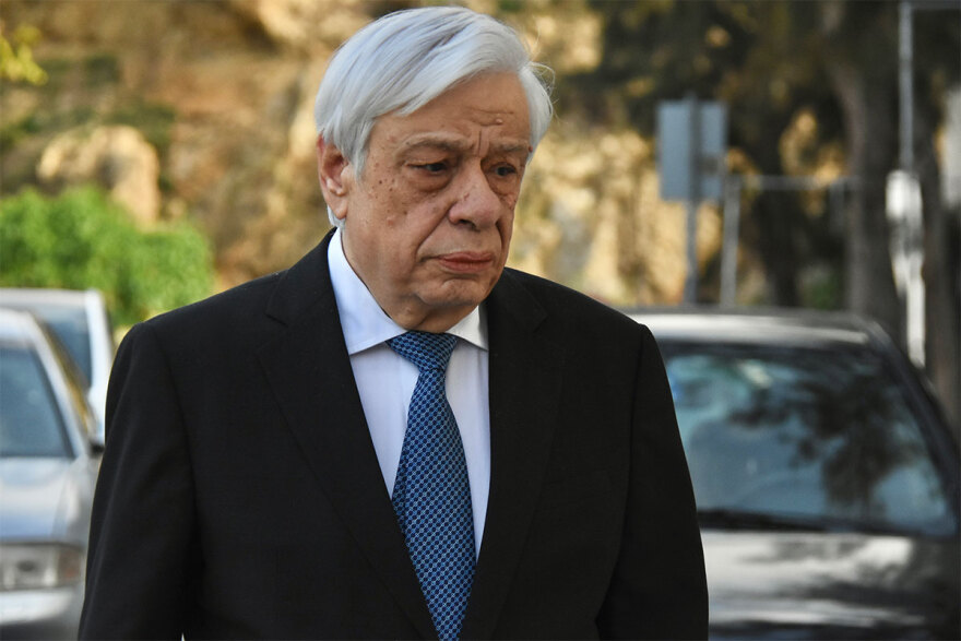 Βασίλης Βασιλικός: Συγκίνηση στο τελευταίο αντίο του σπουδαίου συγγραφέα  - Δείτε φωτογραφίες