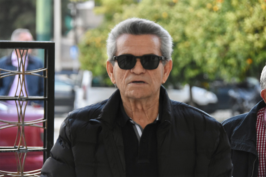 Βασίλης Βασιλικός: Συγκίνηση στο τελευταίο αντίο του σπουδαίου συγγραφέα  - Δείτε φωτογραφίες