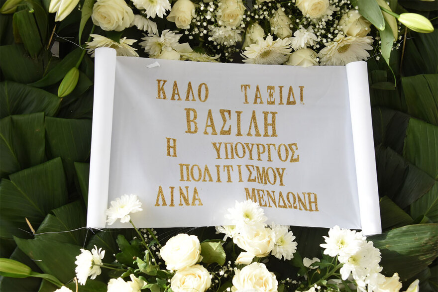 Βασίλης Βασιλικός: Συγκίνηση στο τελευταίο αντίο του σπουδαίου συγγραφέα  - Δείτε φωτογραφίες