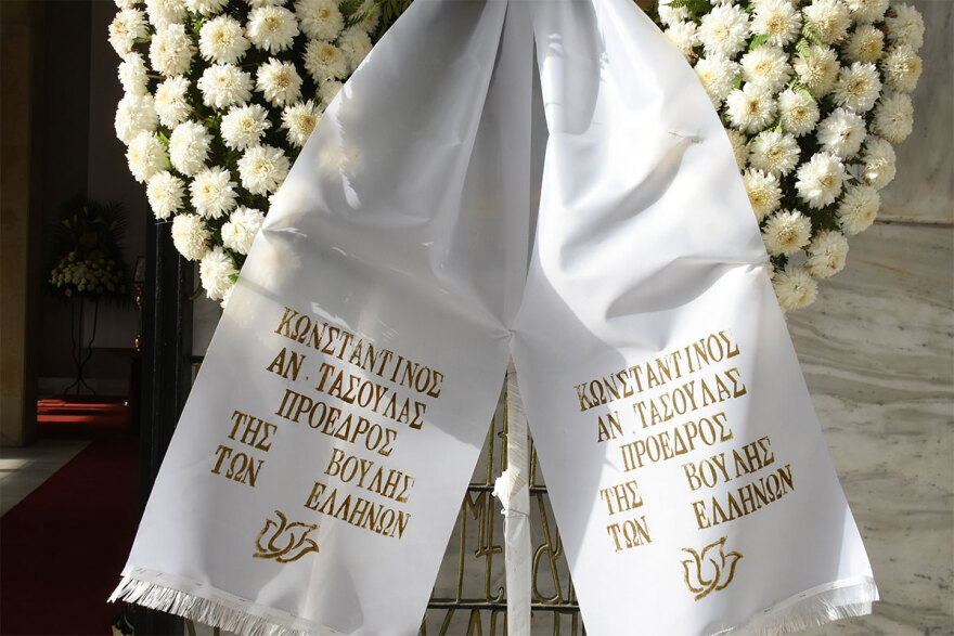 Βασίλης Βασιλικός: Συγκίνηση στο τελευταίο αντίο του σπουδαίου συγγραφέα  - Δείτε φωτογραφίες