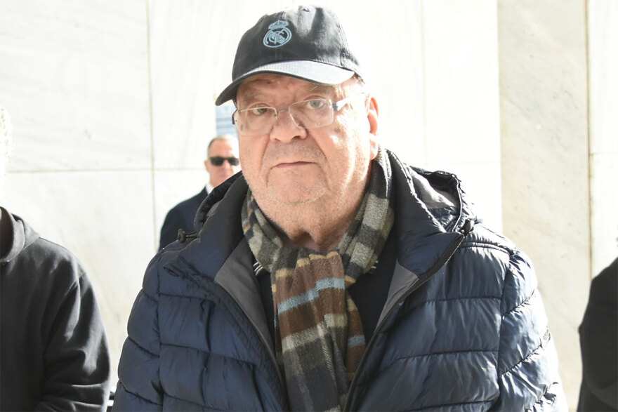 Βασίλης Βασιλικός: Συγκίνηση στο τελευταίο αντίο του σπουδαίου συγγραφέα  - Δείτε φωτογραφίες