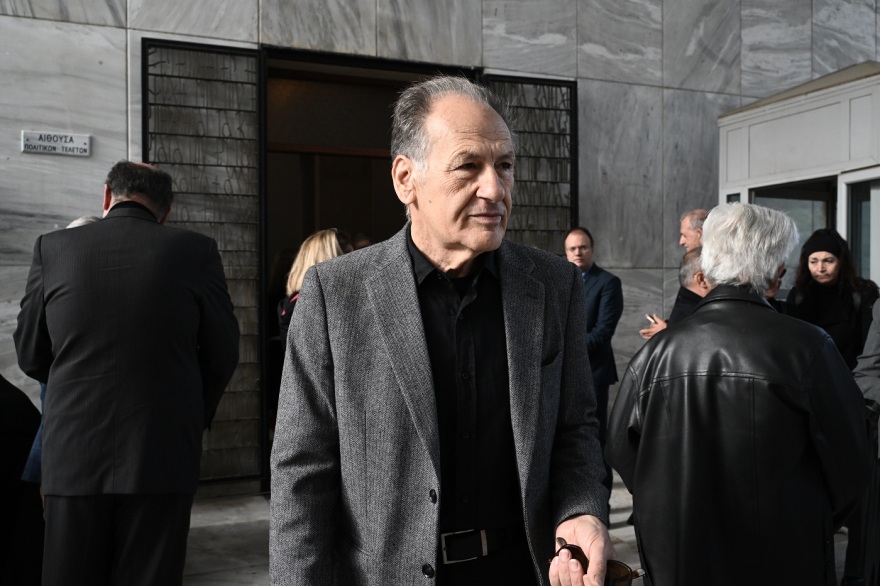 Βασίλης Βασιλικός: Συγκίνηση στο τελευταίο αντίο του σπουδαίου συγγραφέα  - Δείτε φωτογραφίες