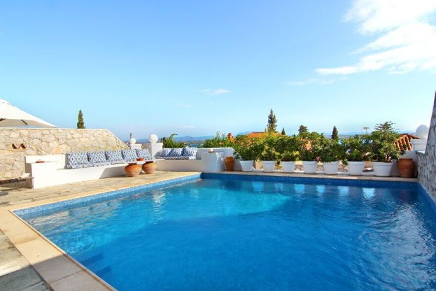 Στα δικαστήρια ο εμφύλιος: Mαλλιά-κουβάρια μάνα και κόρη στην οικογένεια Μολοκότου