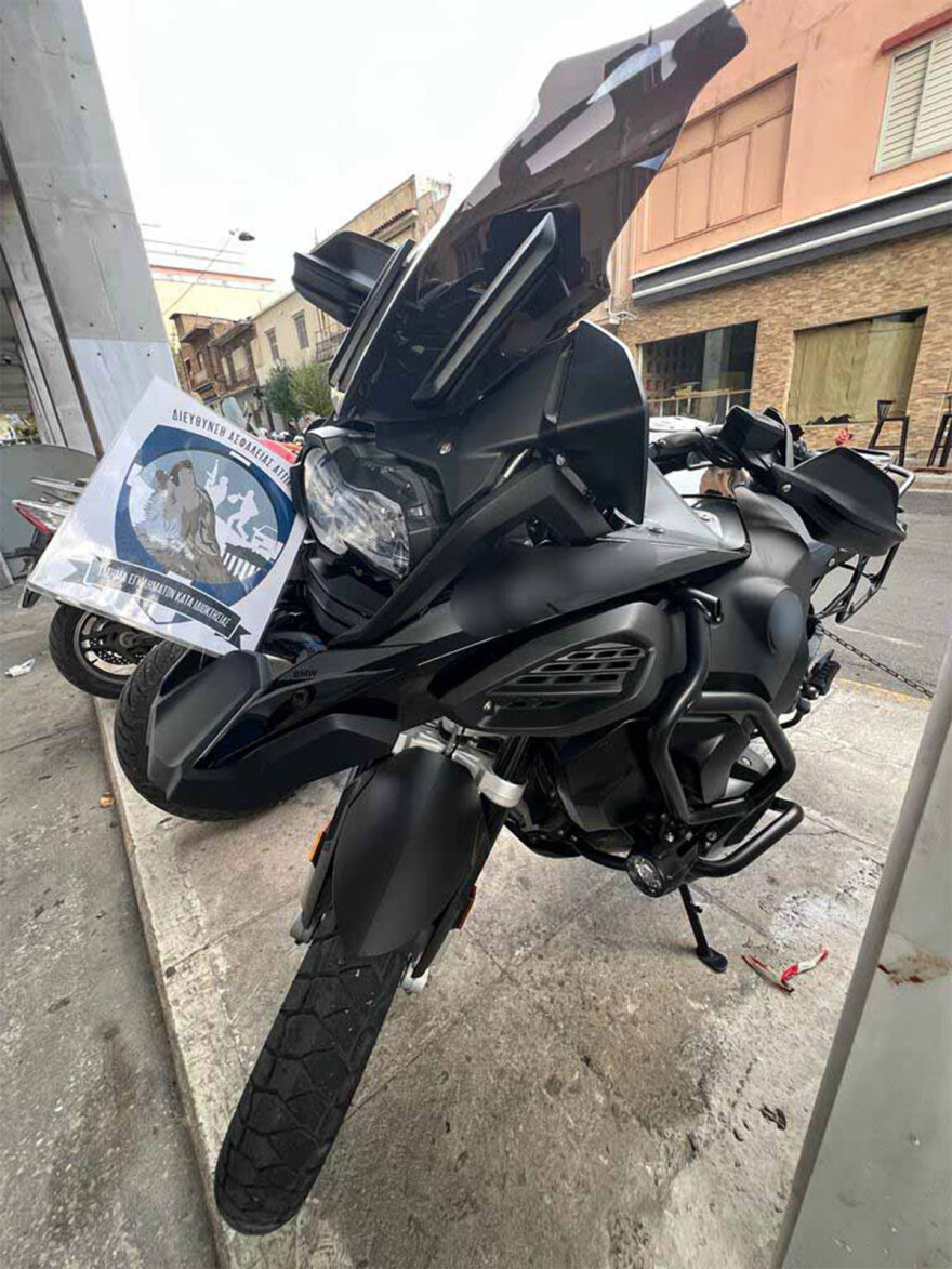 «Άδειαζαν» τα ΑΤΜ και «ξέπλεναν» τα χρήματα σε μουσικά βίντεο κλιπ - Συνελήφθη τράπερ