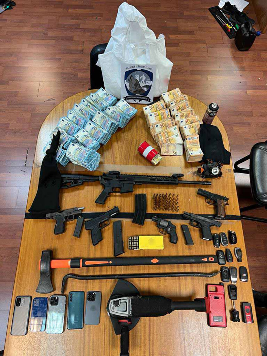 «Άδειαζαν» τα ΑΤΜ και «ξέπλεναν» τα χρήματα σε μουσικά βίντεο κλιπ - Συνελήφθη τράπερ