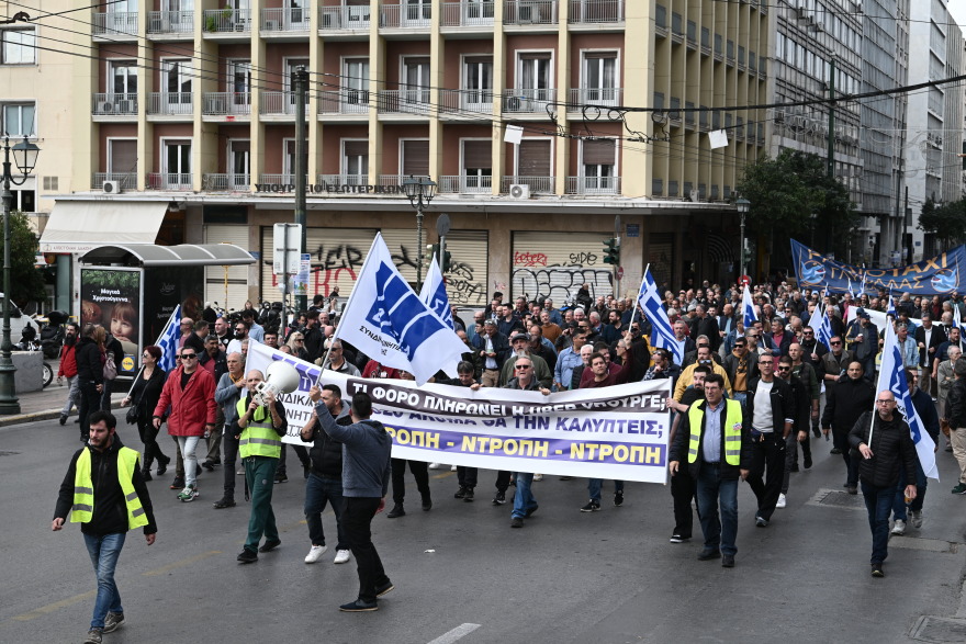 Συλλαλητήριο των ελεύθερων επαγγελματιών ενάντια στο φορολογικό νομοσχέδιο - Δείτε φωτογραφίες