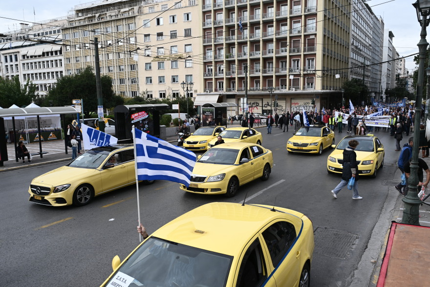 Συλλαλητήριο των ελεύθερων επαγγελματιών ενάντια στο φορολογικό νομοσχέδιο - Δείτε φωτογραφίες