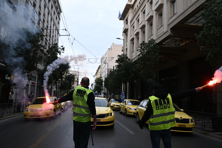 Συλλαλητήριο των ελεύθερων επαγγελματιών ενάντια στο φορολογικό νομοσχέδιο - Δείτε φωτογραφίες