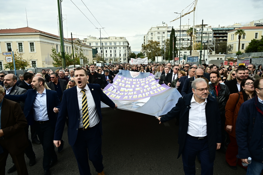 Συλλαλητήριο των ελεύθερων επαγγελματιών ενάντια στο φορολογικό νομοσχέδιο - Δείτε φωτογραφίες