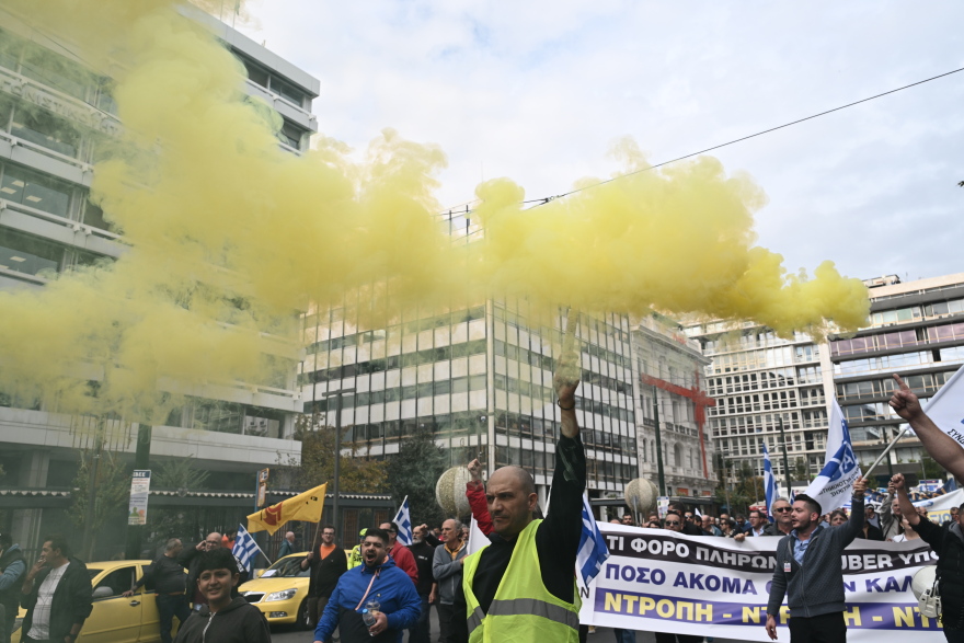 Συλλαλητήριο των ελεύθερων επαγγελματιών ενάντια στο φορολογικό νομοσχέδιο - Δείτε φωτογραφίες