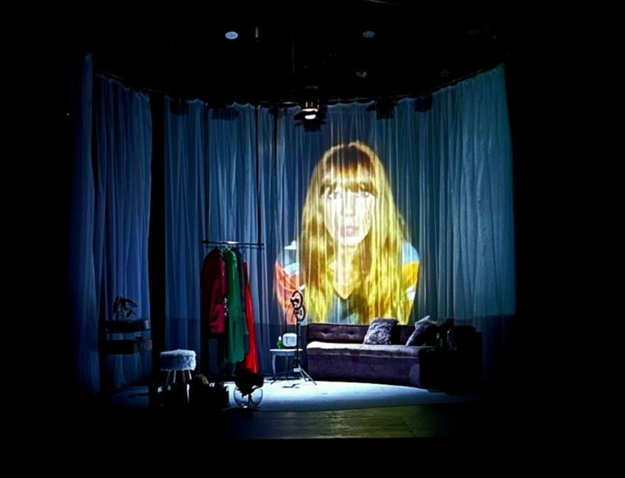 «Felicita» της Σεμίνας Διγενή: Μια παράσταση προκλητική και ανατρεπτική